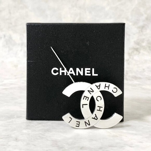CHANEL CC Logo Vintage Brooch Silver Tone Pin 98P Auth w/Box - Picture 1 of 4
